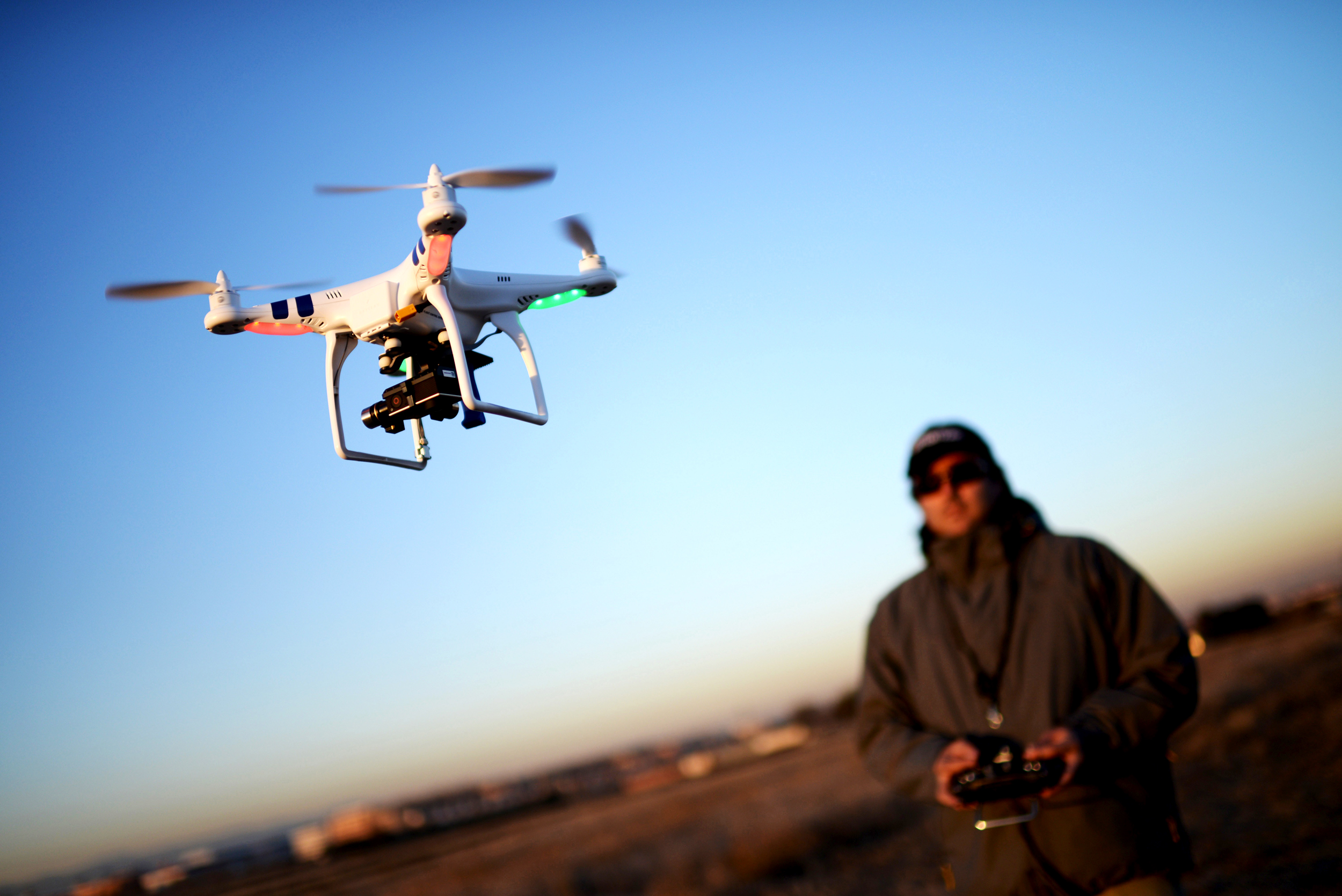 قوانین پرواز پهباد در آمریکا Flying Drones Easier Than Ever 42 78304942